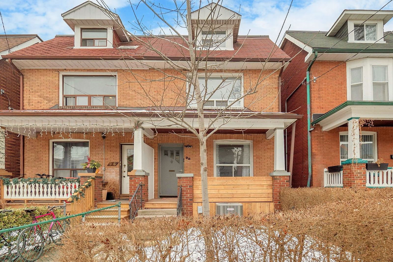 Semi-Detached House sold at 98 Bellwoods Avenue, Toronto, Trinity-Bellwoods, M6J 2P4 - MLS: C11939452