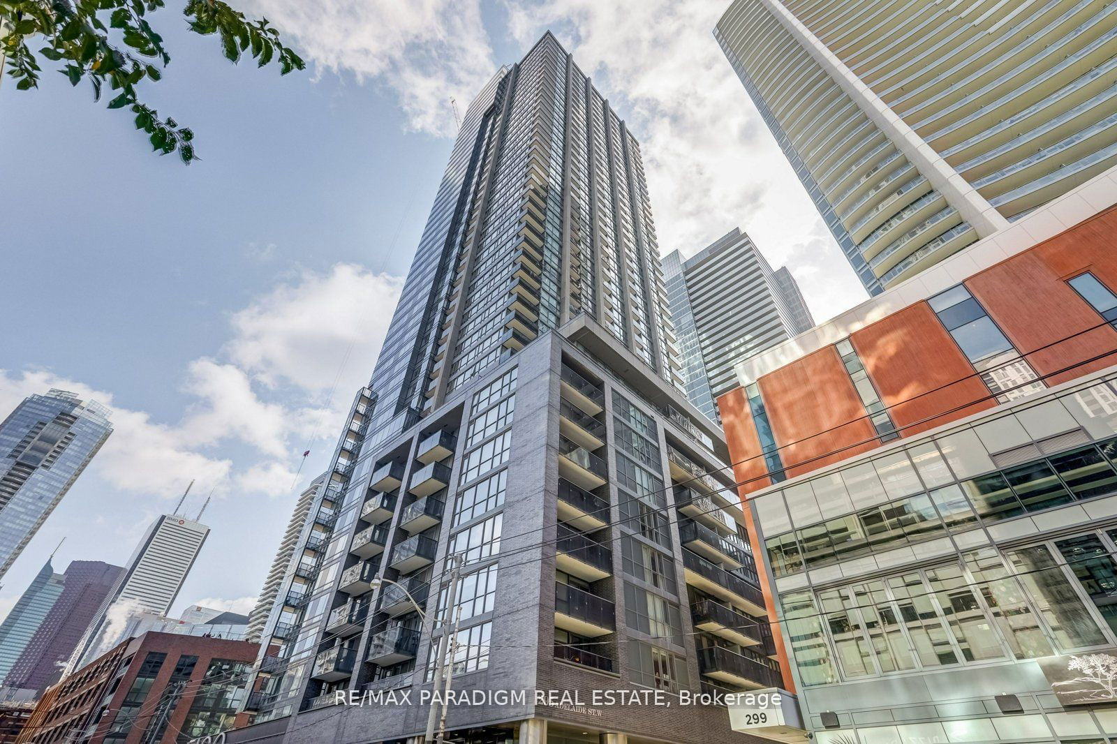 Condo for lease at 806-295 Adelaide Street, Toronto, Waterfront Communities C1, M5V 0L4 - MLS: C11939845