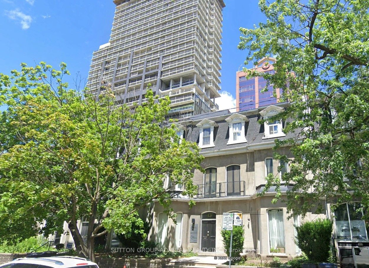 Commercial/Retail for lease at 13 Clarence Square, Toronto, Waterfront Communities C1, M5V 1H1 - MLS: C11939998