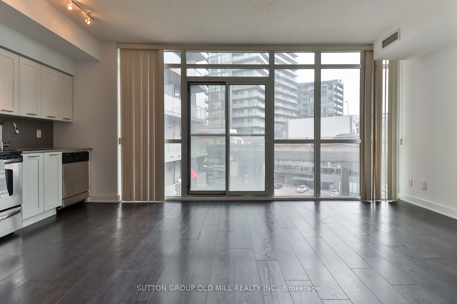 Condo for sale at 517-169 Fort York Boulevard, Toronto, Waterfront Communities C1, M5V 0C8 - MLS: C11940342