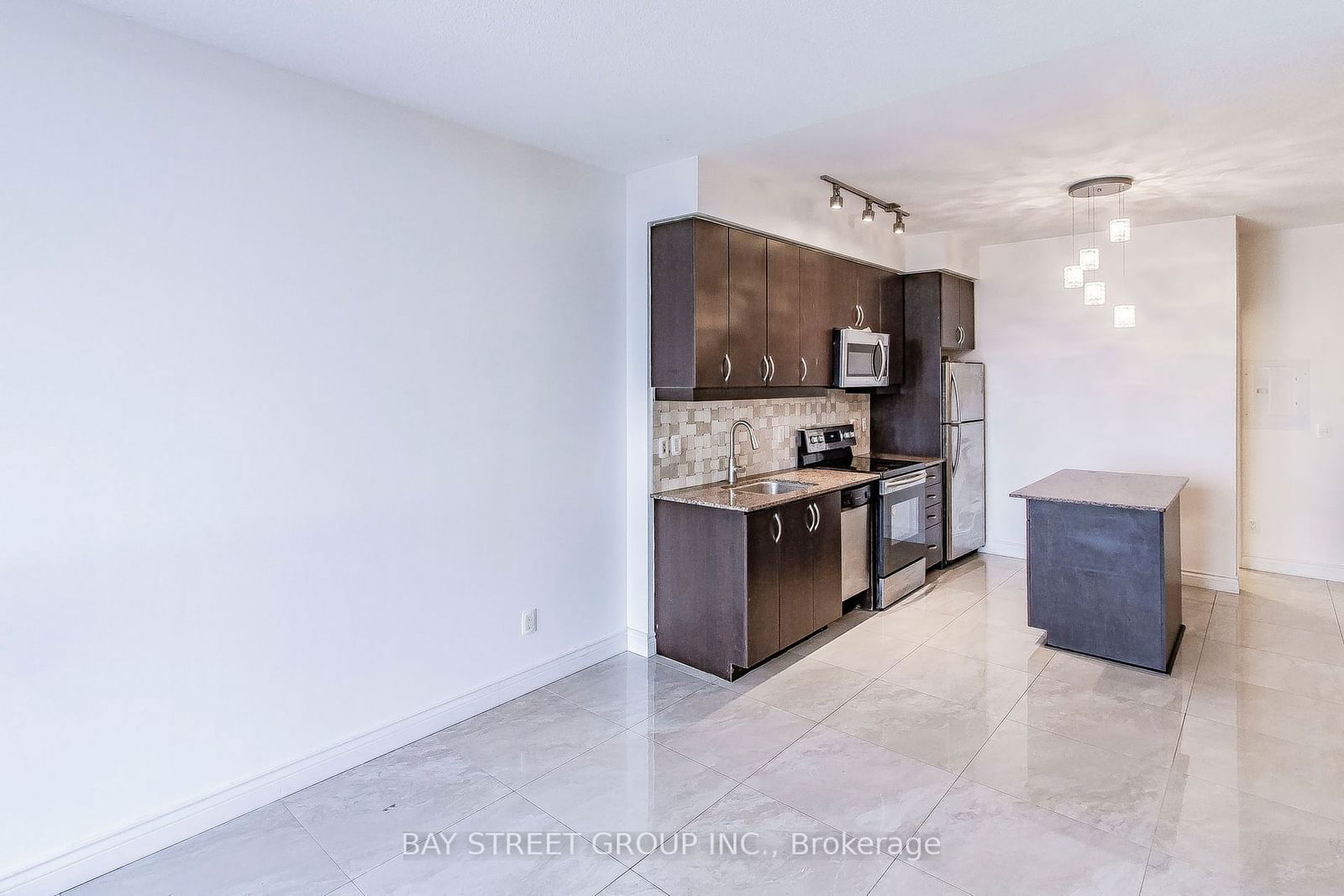 Condo for lease at 813-2885 Bayview Avenue, Toronto, Bayview Village, M2K 0A3 - MLS: C11940489