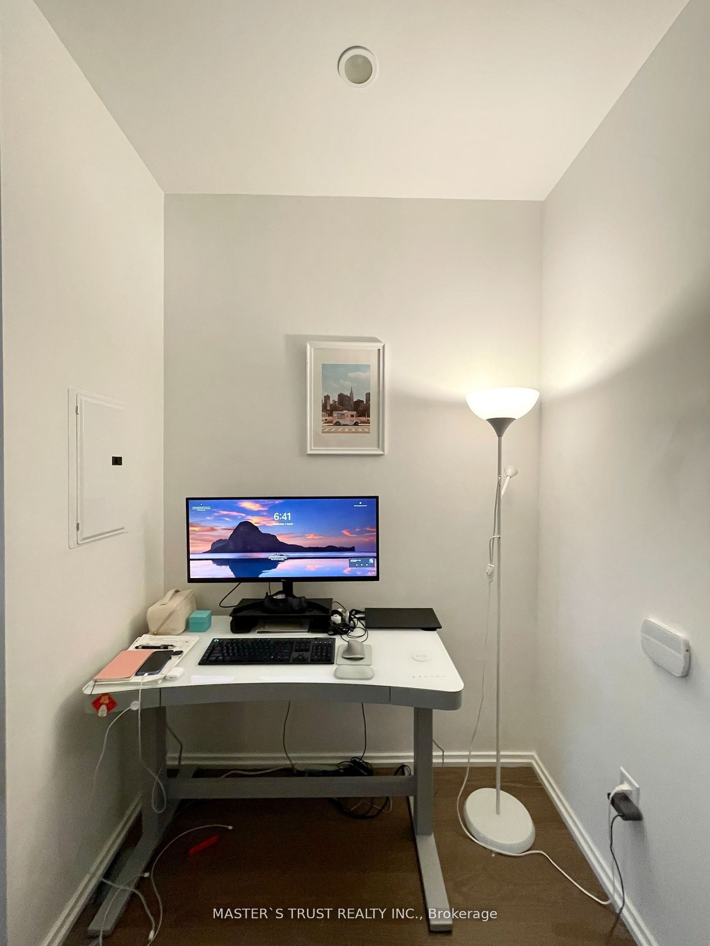 Listing Image 6