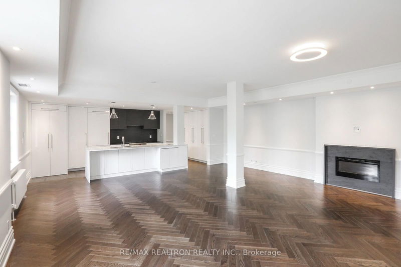home for lease on 205-2 Clarendon Avenue