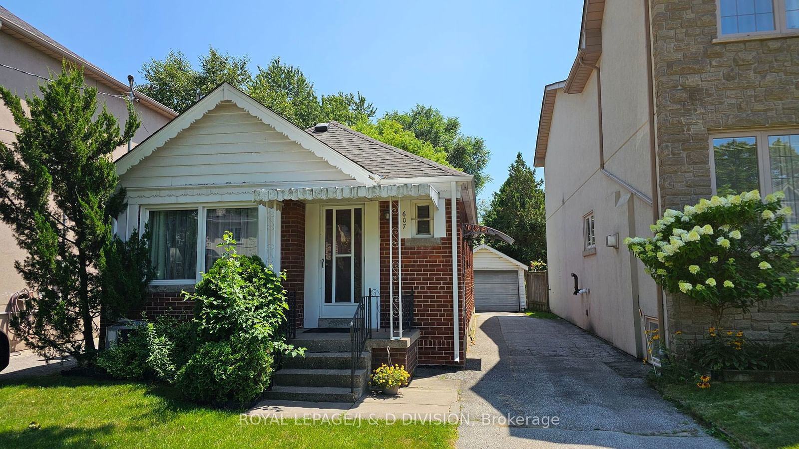 Detached House for lease at 607 Broadway Avenue, Toronto, Leaside, M4G 2S4 - MLS: C11941037