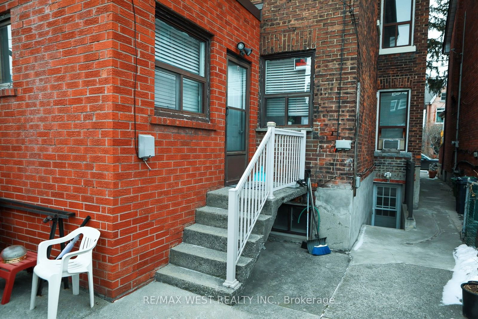 Semi-Detached House for lease at Lower-132 Grace Street, Toronto, Trinity-Bellwoods, M6J 2S2 - MLS: C11941570