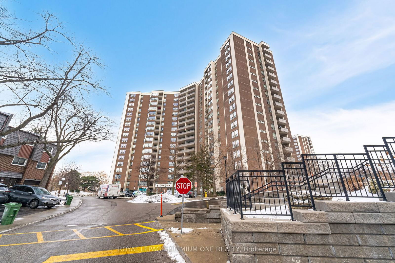 Condo for sale at 210-5 Vicora Linkway, Toronto, Flemingdon Park, M3C 1A4 - MLS: C11941796