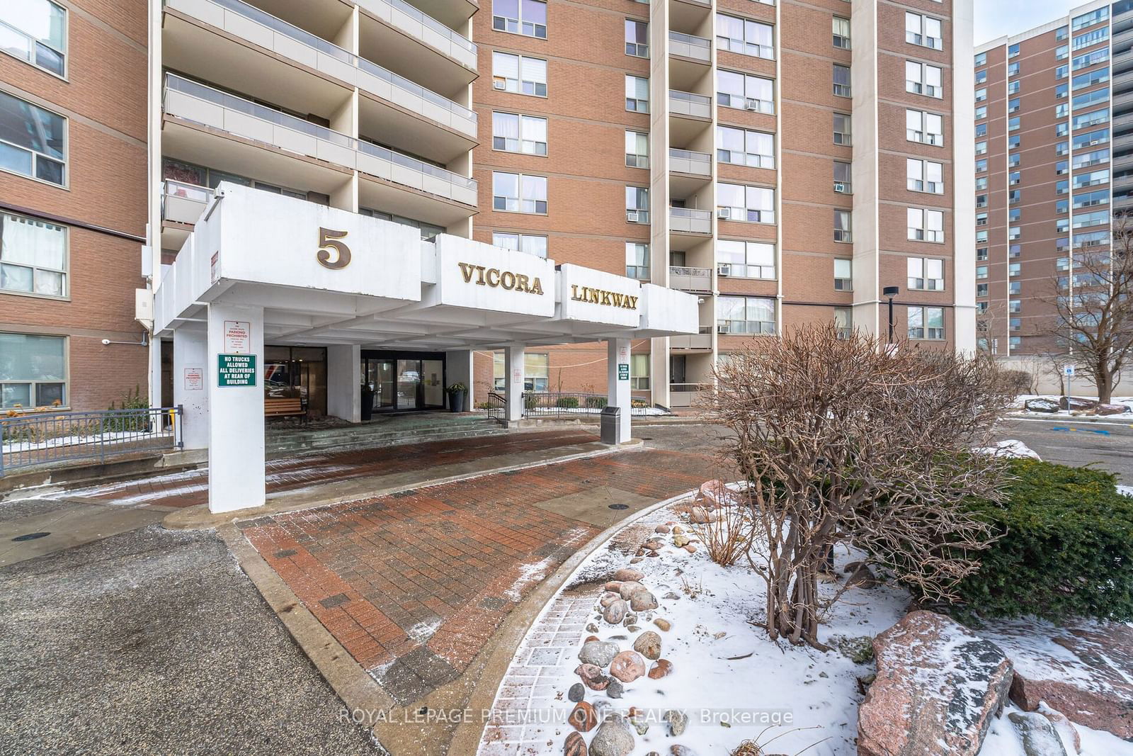 Condo for sale at 210-5 Vicora Linkway, Toronto, Flemingdon Park, M3C 1A4 - MLS: C11941796