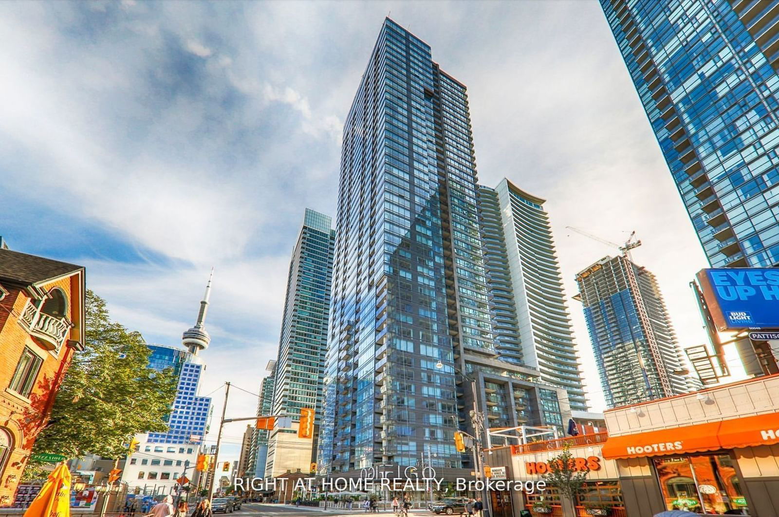 Condo sold at 2303-295 Adelaide Street, Toronto, Waterfront Communities C1, M5V 0L4 - MLS: C11943415