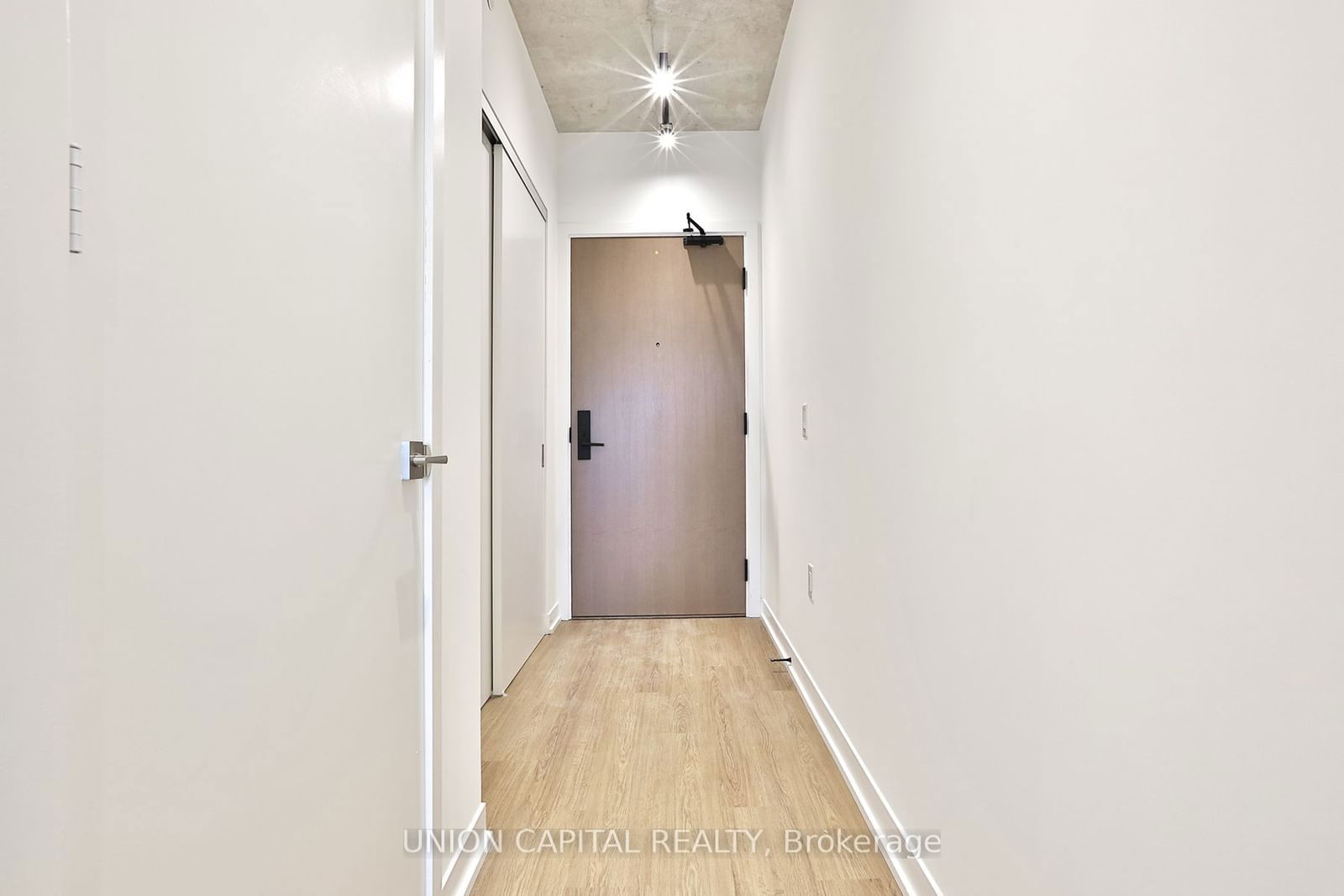 Condo leased at 402-195 McCaul Street, Toronto, Kensington-Chinatown, M5T 1W6 - MLS: C11943462