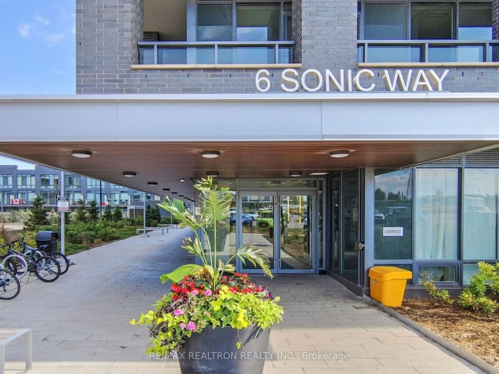 Condo for sale at 405-6 Sonic Way, Toronto, Flemingdon Park, M3C 0P1 - MLS: C11943719