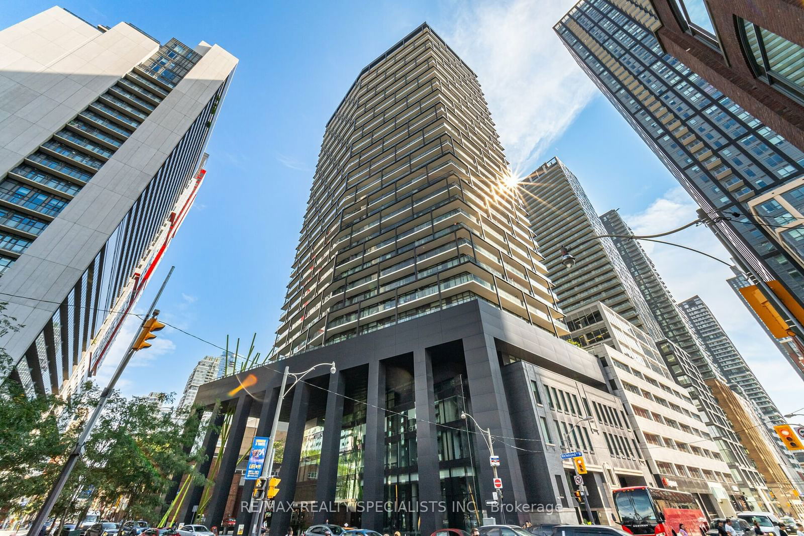 Condo for sale at 3012-125 Peter Street, Toronto, Waterfront Communities C1, M5V 0M2 - MLS: C11944282