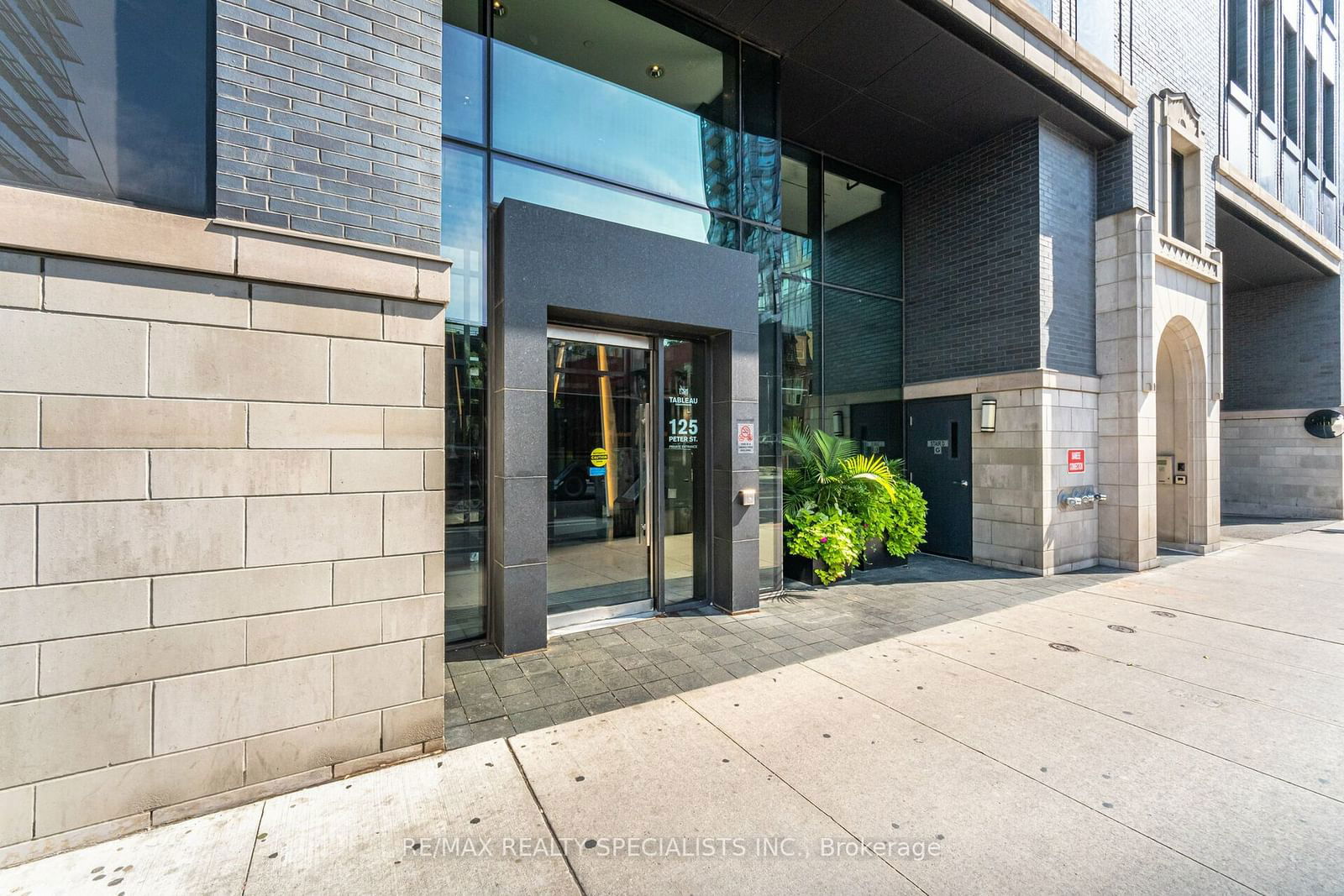 Condo for sale at 3012-125 Peter Street, Toronto, Waterfront Communities C1, M5V 0M2 - MLS: C11944282