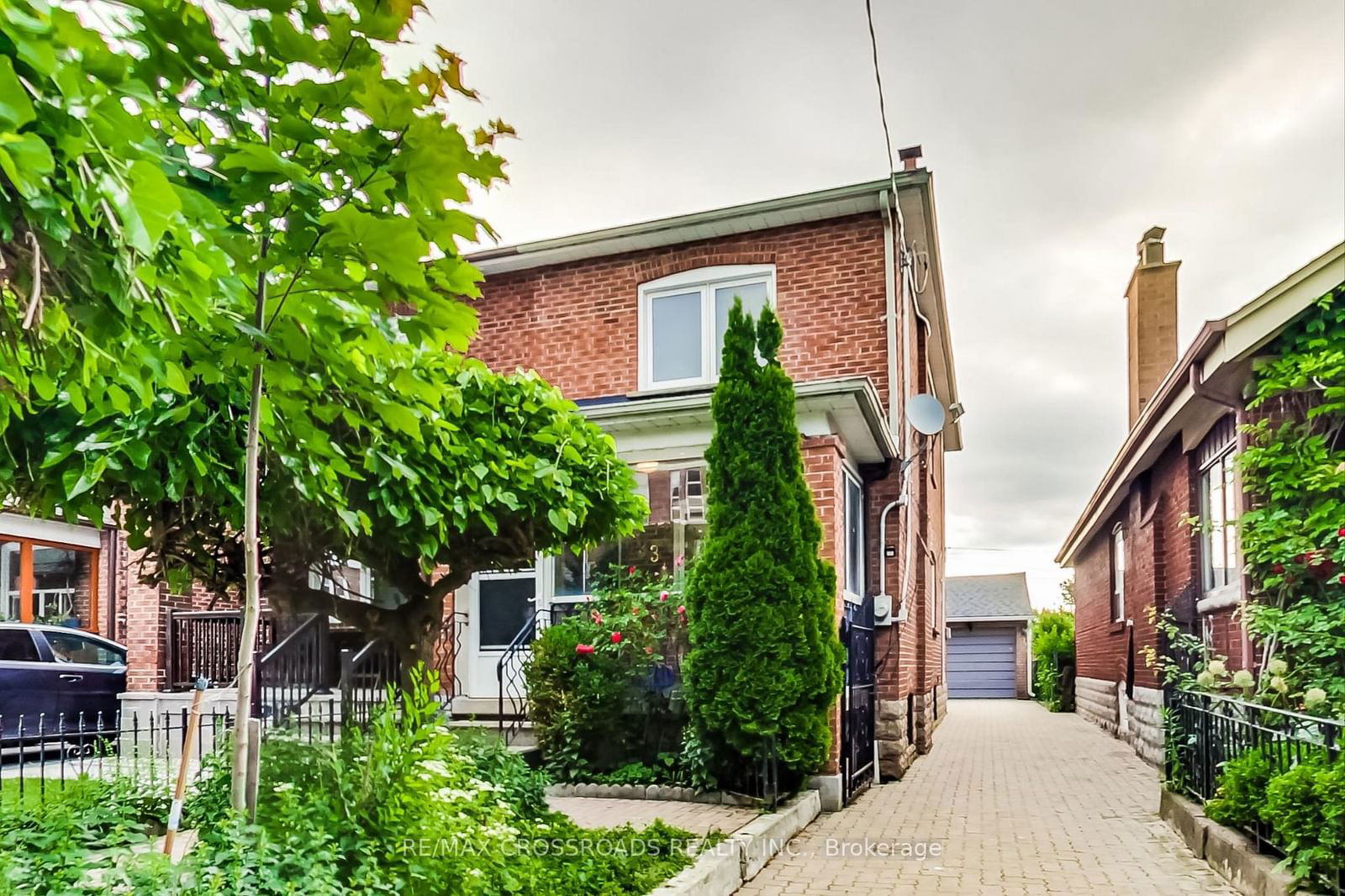 Semi-Detached House for lease at 633 Glenholme Avenue, Toronto, Oakwood Village, M6E 3G8 - MLS: C11944444