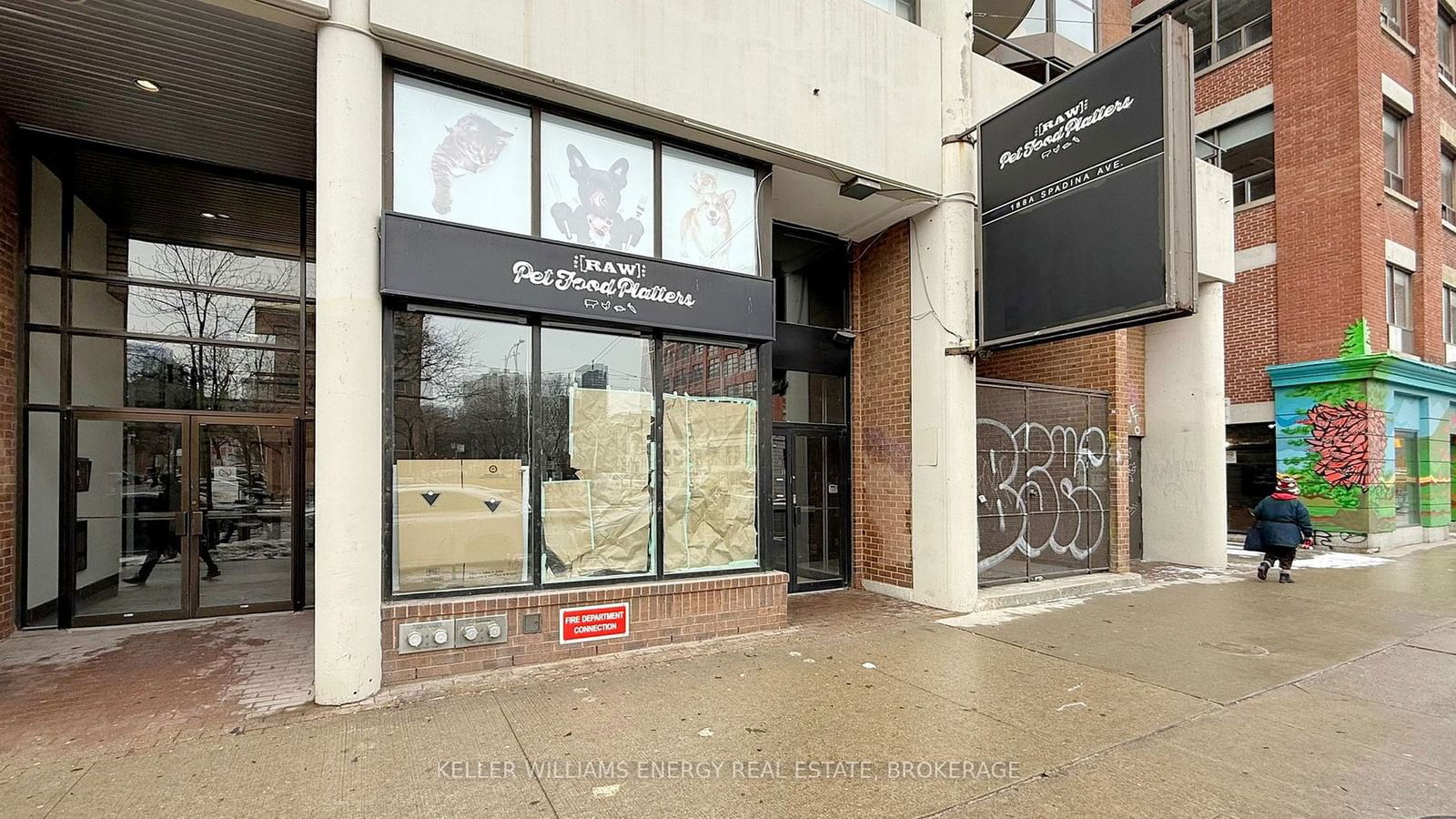 Commercial/Retail for sale at 15-17-188 Spadina Avenue, Toronto, Kensington-Chinatown, M5T 4A4 - MLS: C11944860