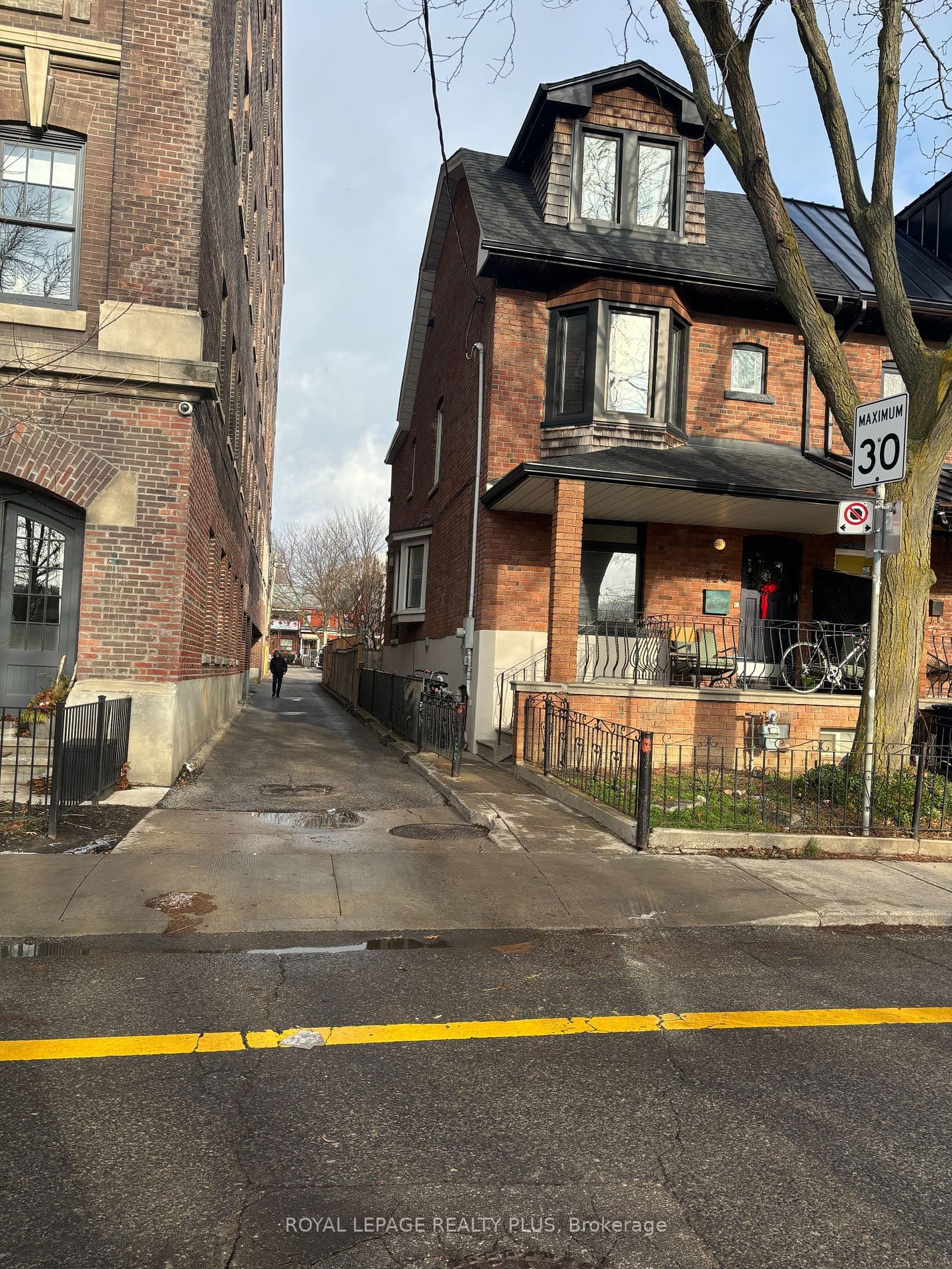 Semi-Detached House for lease at 4-136 Argyle Street, Toronto, Trinity-Bellwoods, M6J 1N9 - MLS: C11945127