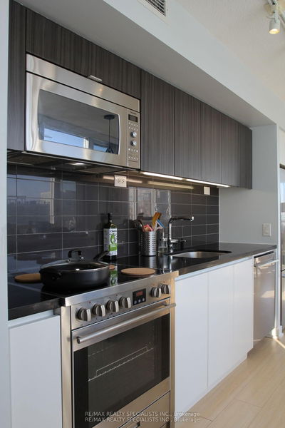 Unit 707 — 75 Queens Wharf Rd, Toronto - Waterfront Communities C1 image-0-4