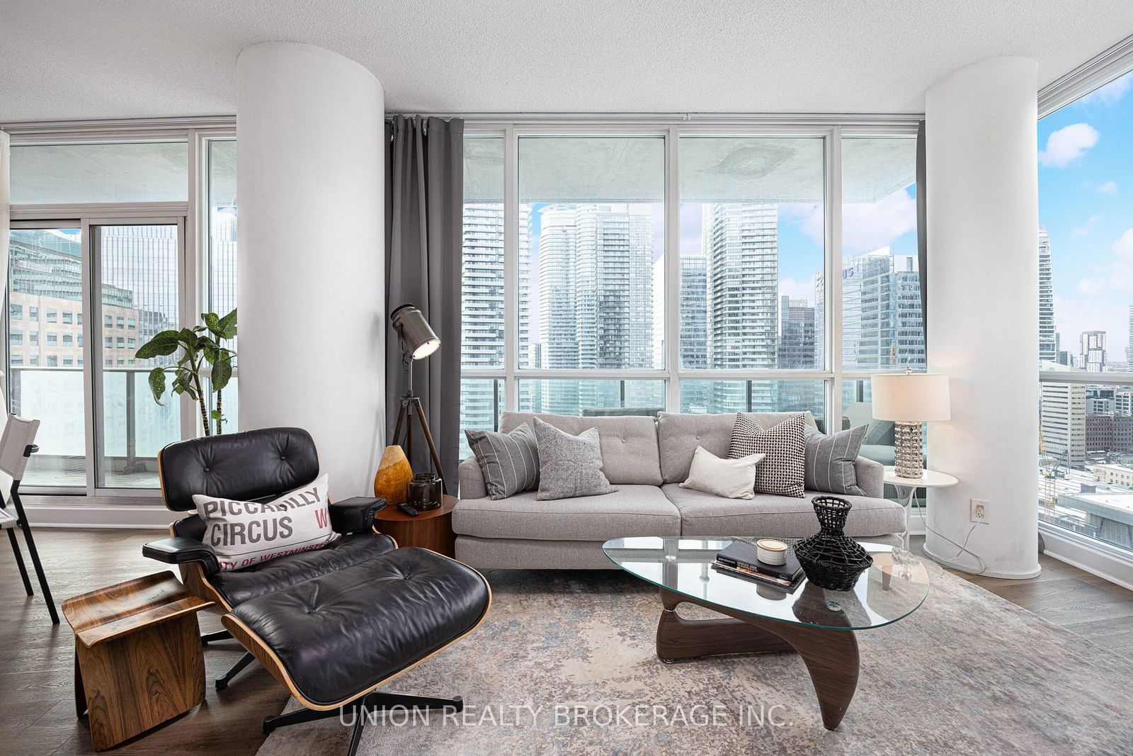 Condo for sale at 2903-33 Bay Street, Toronto, Waterfront Communities C1, M5J 2Z3 - MLS: C11946814