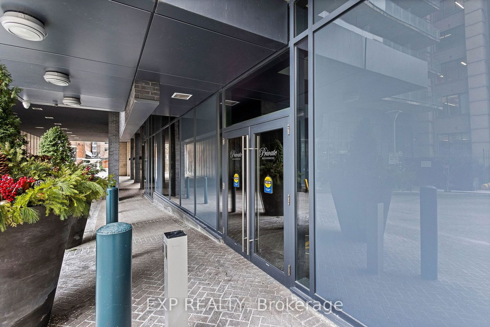 Condo sold at 611-478 King Street, Toronto, Waterfront Communities C1, M5V 0A8 - MLS: C11946973