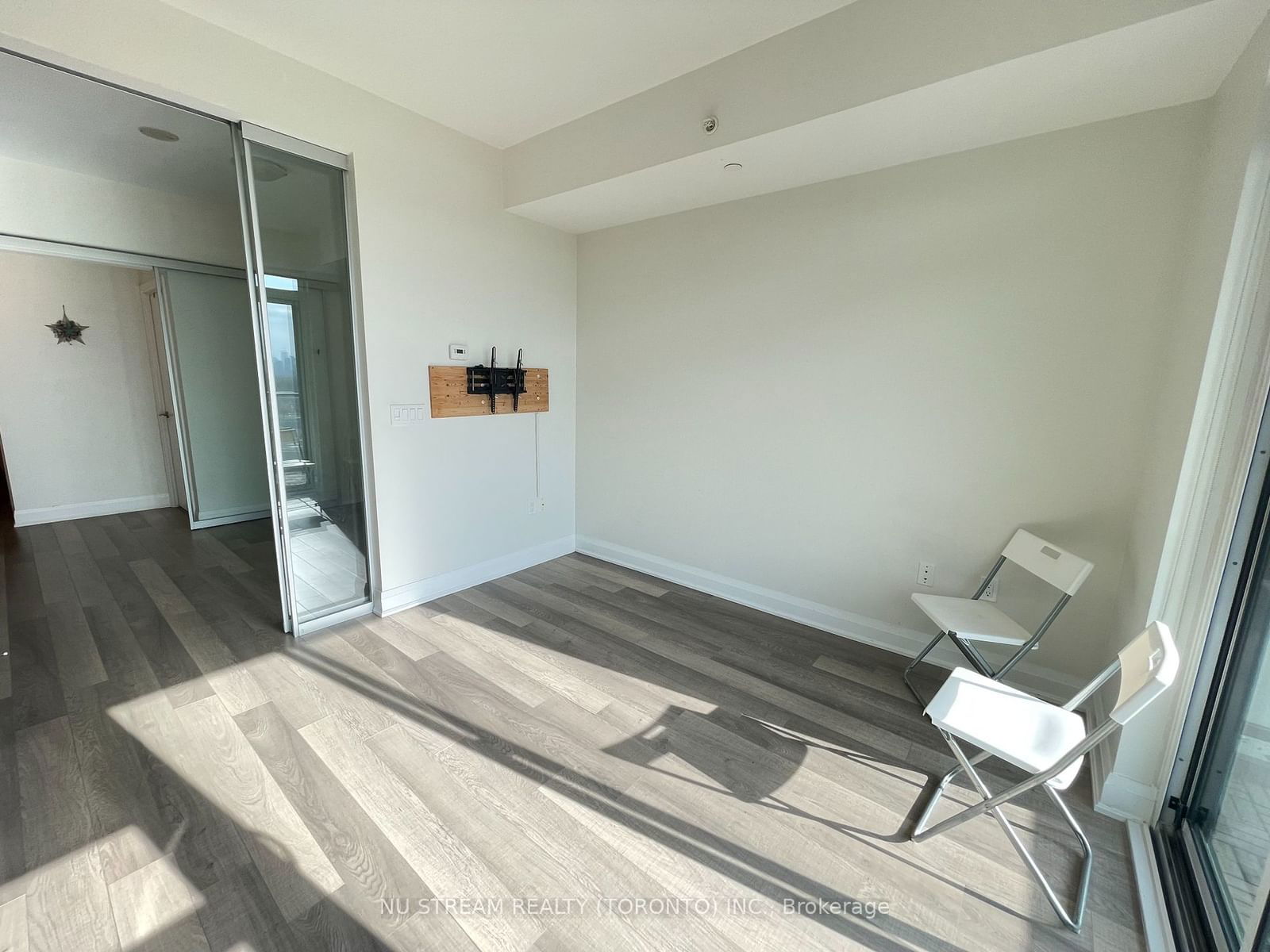 Condo for lease at 1710-160 Vanderhoof Avenue, Toronto, Thorncliffe Park, M4G 4K3 - MLS: C11947036