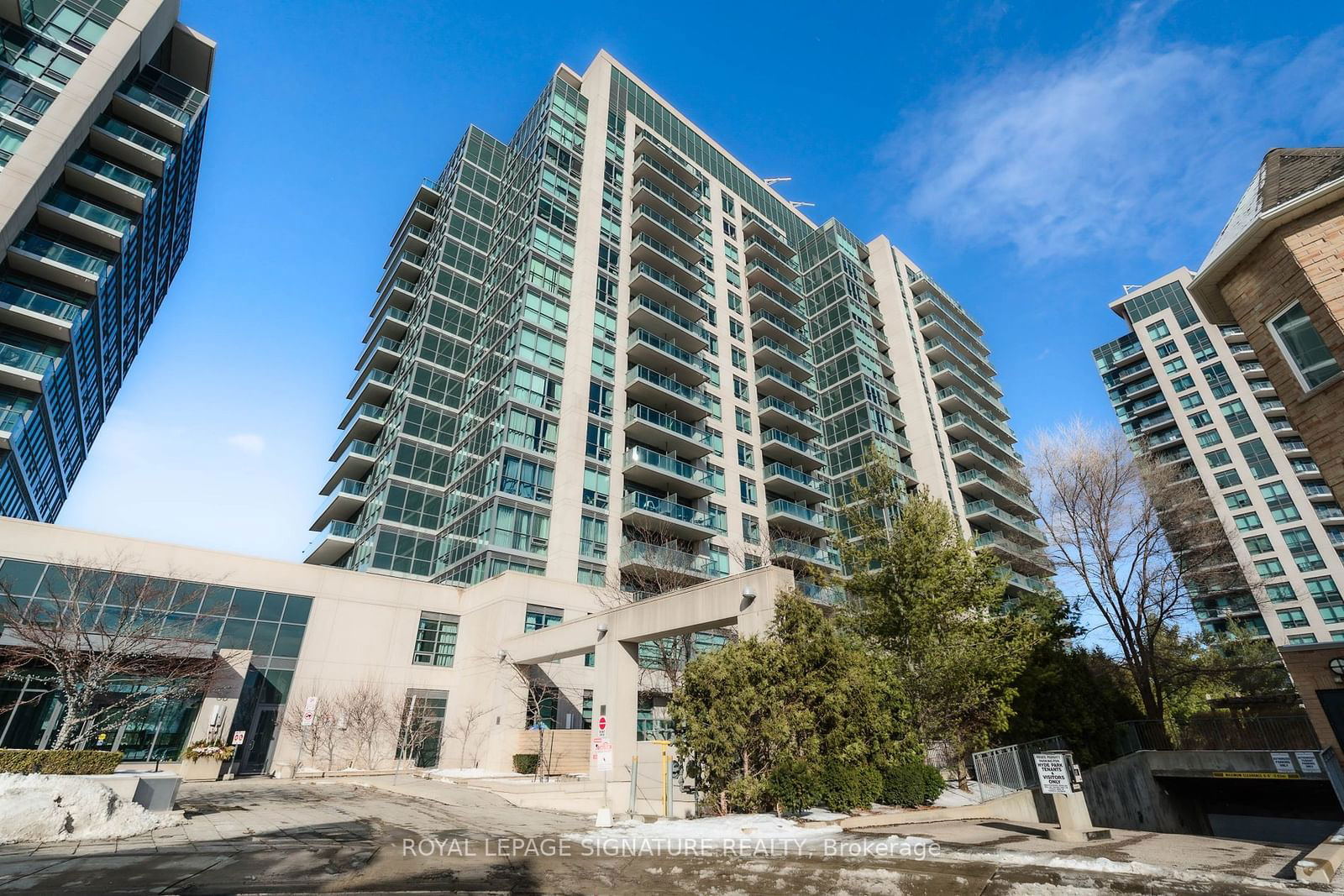 Condo for sale at 124-35 Brian Peck Crescent, Toronto, Thorncliffe Park, M4G 0A5 - MLS: C11947069