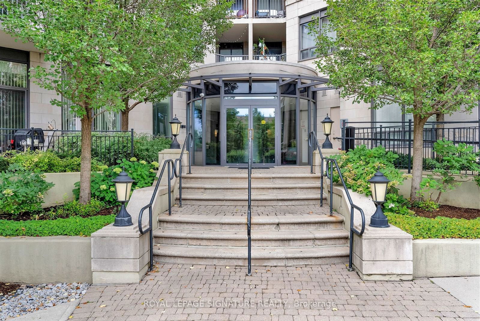 Condo for sale at 308-16 Dallimore Circle, Toronto, Banbury-Don Mills, M3C 4C4 - MLS: C11947159