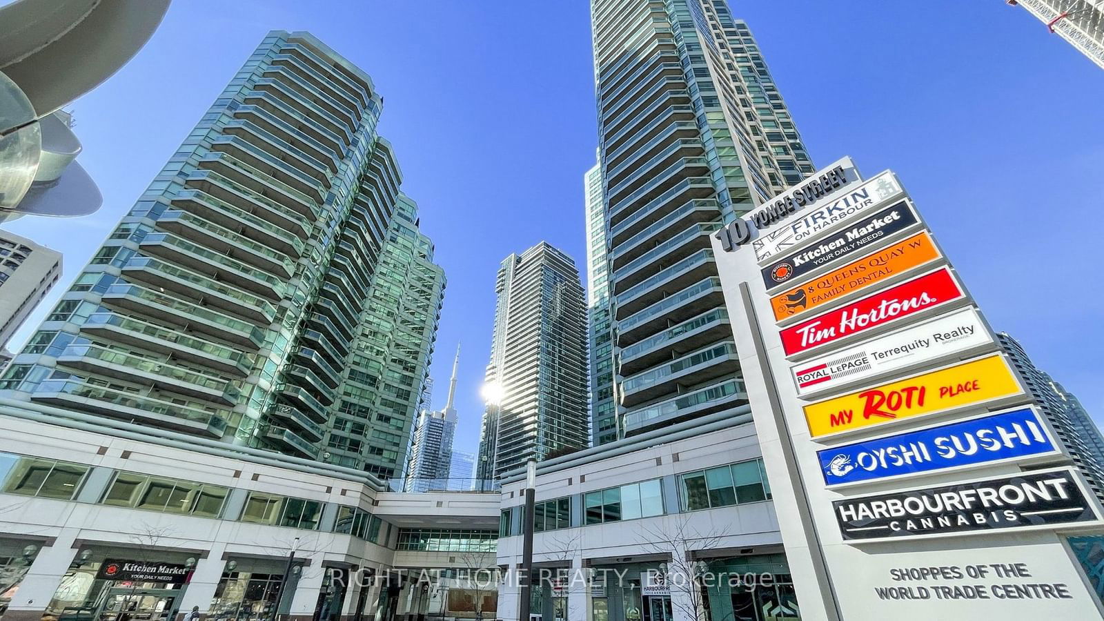 Condo for lease at 2103-10 Yonge Street, Toronto, Waterfront Communities C1, M5E 1R5 - MLS: C11947196