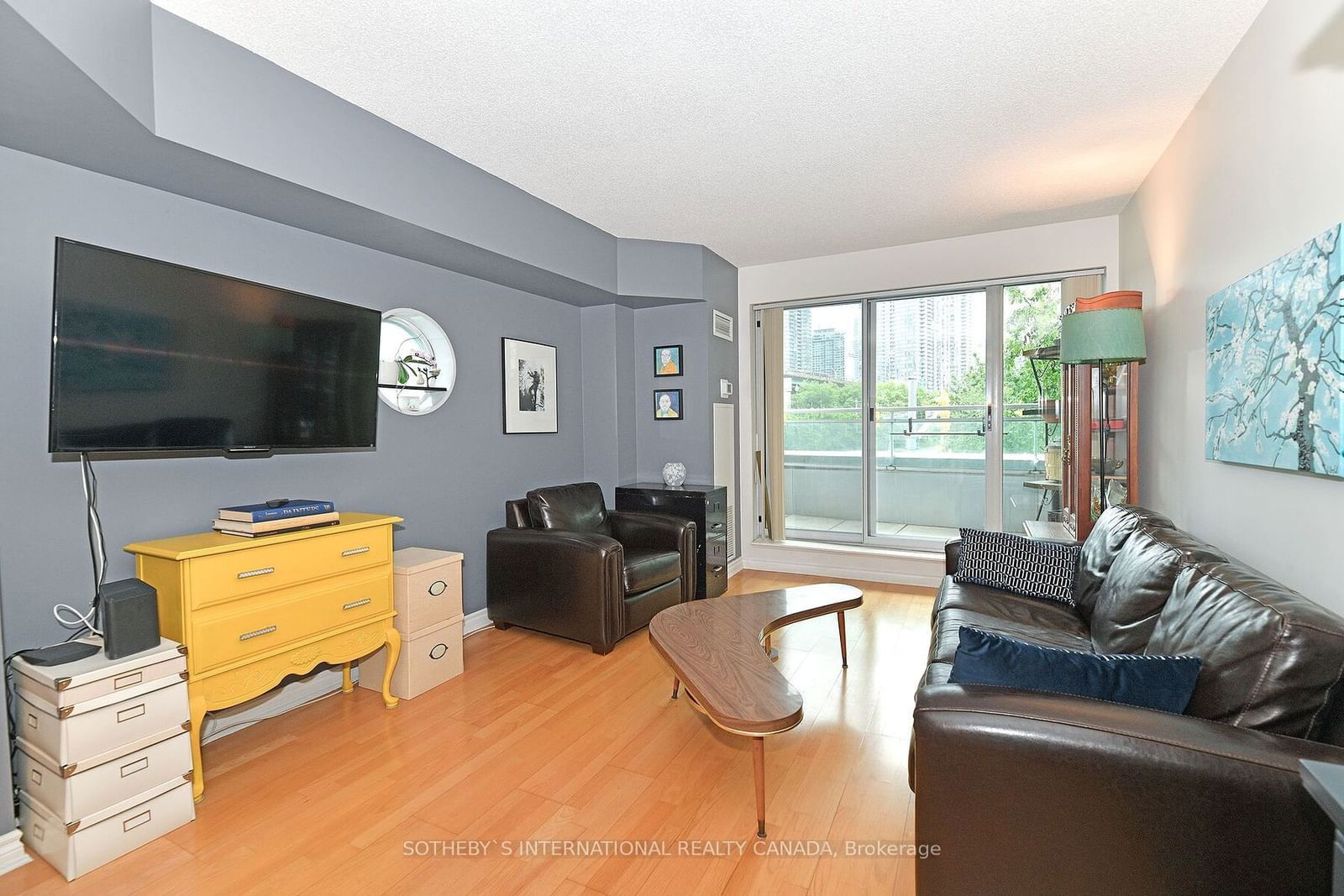 Condo for lease at 203-600 Queens Quay, Toronto, Waterfront Communities C1, M5V 3M3 - MLS: C11948167