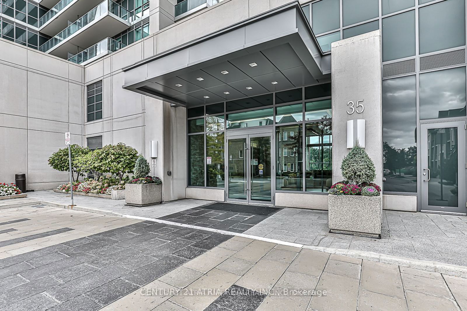 Condo for sale at 723-35 Brian Peck Crescent, Toronto, Thorncliffe Park, M4G 0A5 - MLS: C11948194