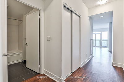 Unit 723 — 35 Brian Peck Cres, Toronto - Thorncliffe Park image-0-4