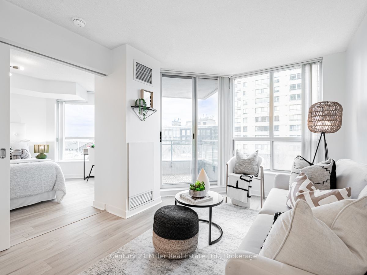 Condo for sale at 628-230 Queens Quay, Toronto, Waterfront Communities C1, M5J 2Y7 - MLS: C11948394