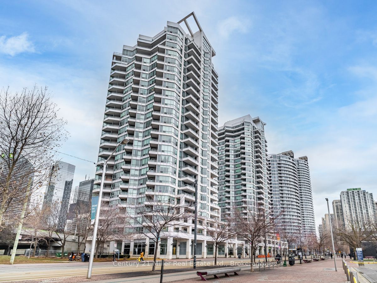 Condo for sale at 628-230 Queens Quay, Toronto, Waterfront Communities C1, M5J 2Y7 - MLS: C11948394