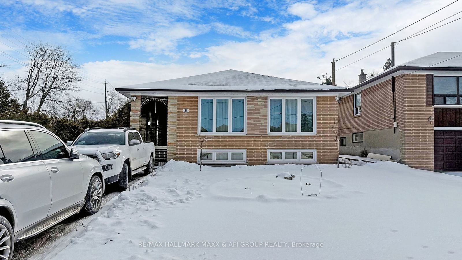 Detached House for sale at 53 Caines Avenue, Toronto, Newtonbrook West, M2R 2L2 - MLS: C11949175