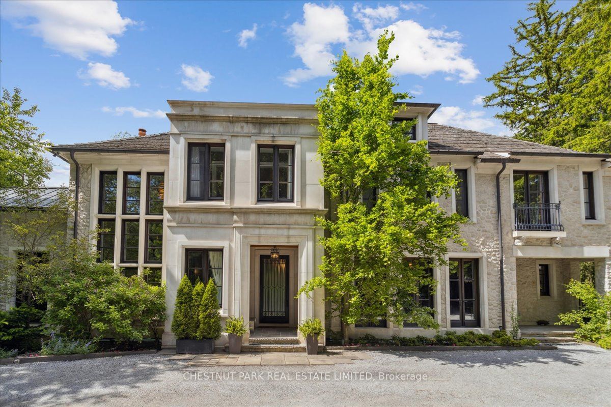 Detached House for sale at 6 St Margarets Drive, Toronto, Bridle Path-Sunnybrook-York Mills, M4N 3E5 - MLS: C11949542