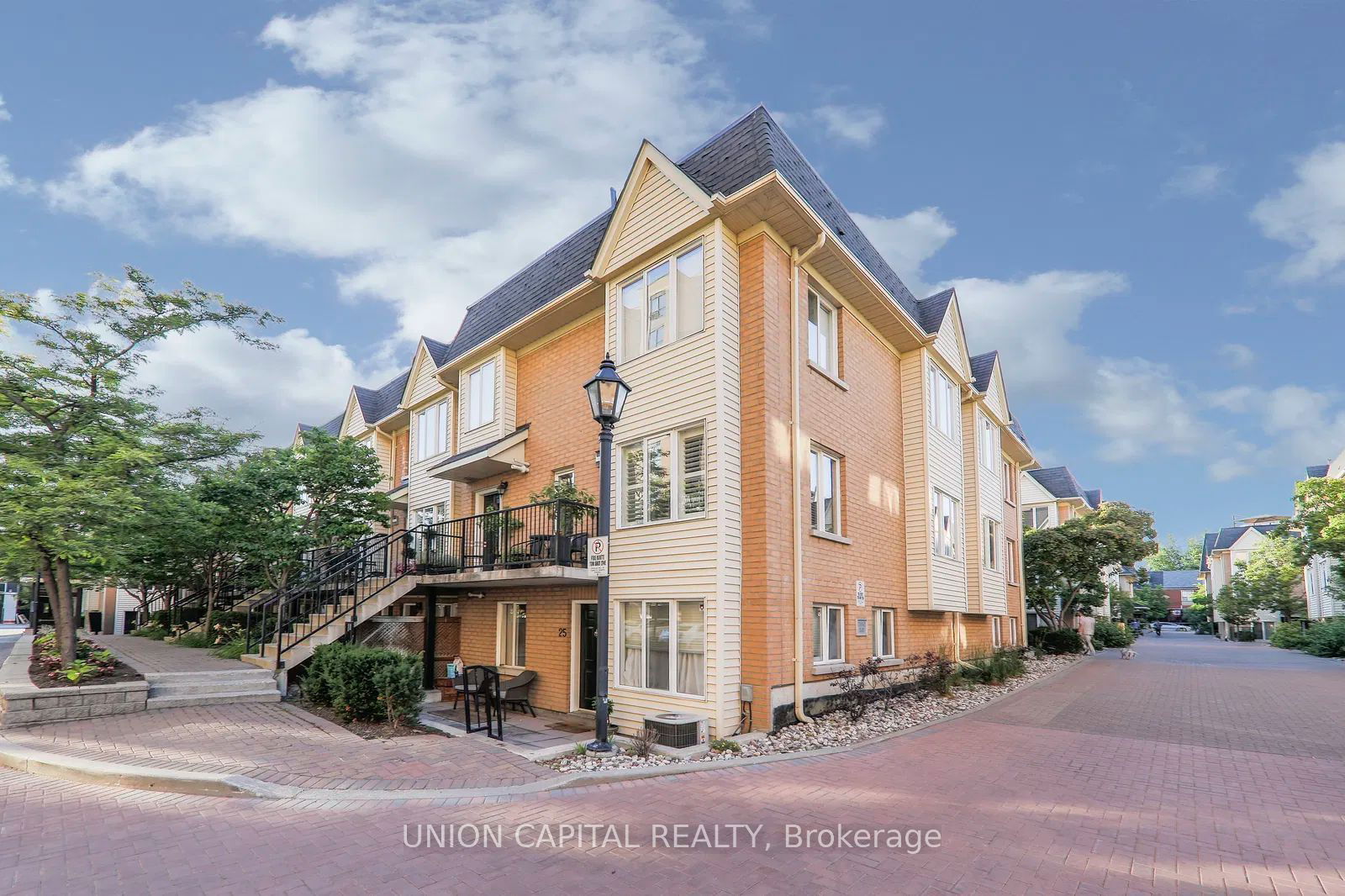 Townhouse for lease at 1-208 Niagara Street, Toronto, Niagara, M6J 3W5 - MLS: C11949910