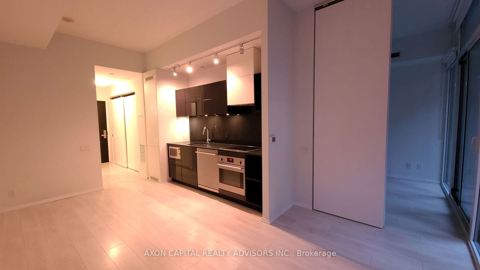 Condo leased at 510-125 Peter Street, Toronto, Waterfront Communities C1, M5V 0M2 - MLS: C11950251