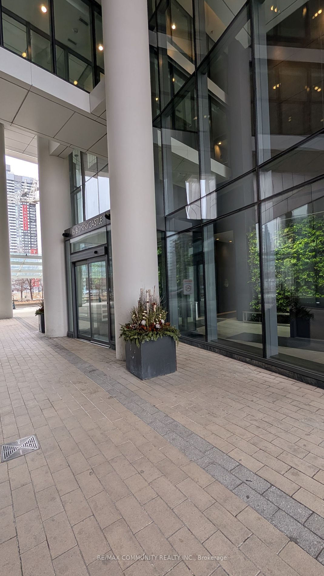 Condo for lease at 905-16 Bonnycastle Street, Toronto, Regent Park, M5A 4M6 - MLS: C11950833