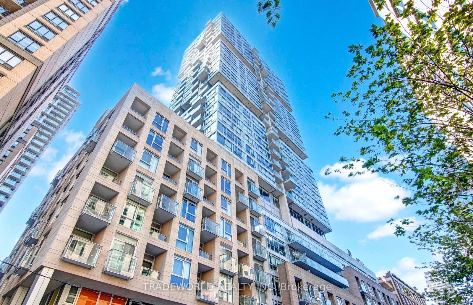 Condo for lease at 2402-199 Richmond Street, Toronto, Waterfront Communities C1, M5V 0H4 - MLS: C11950915