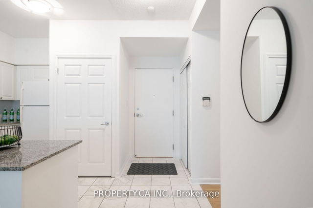 1815 - 230 Queens Quay W