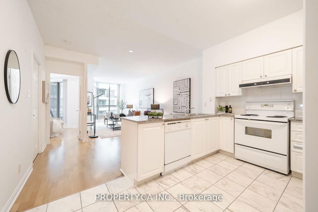 1815 - 230 Queens Quay W