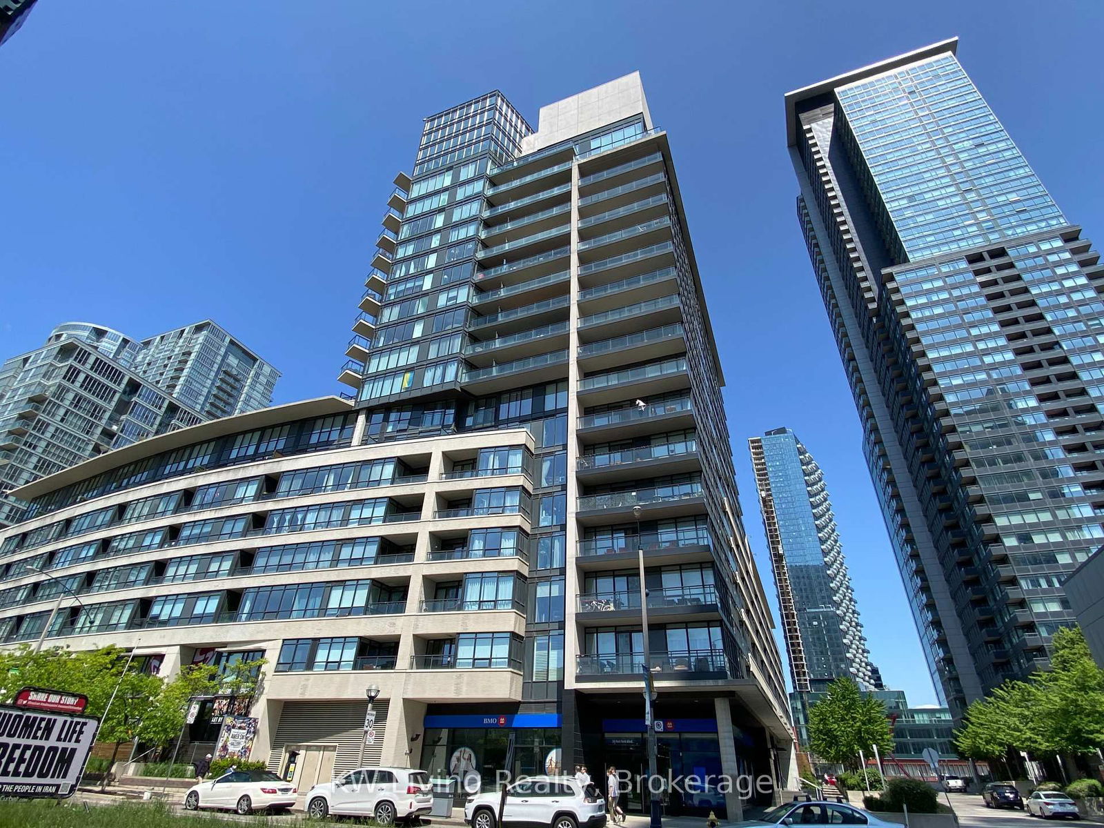 Condo for lease at 711-8 Telegram Mews, Toronto, Waterfront Communities C1, M5V 3Z5 - MLS: C11951230