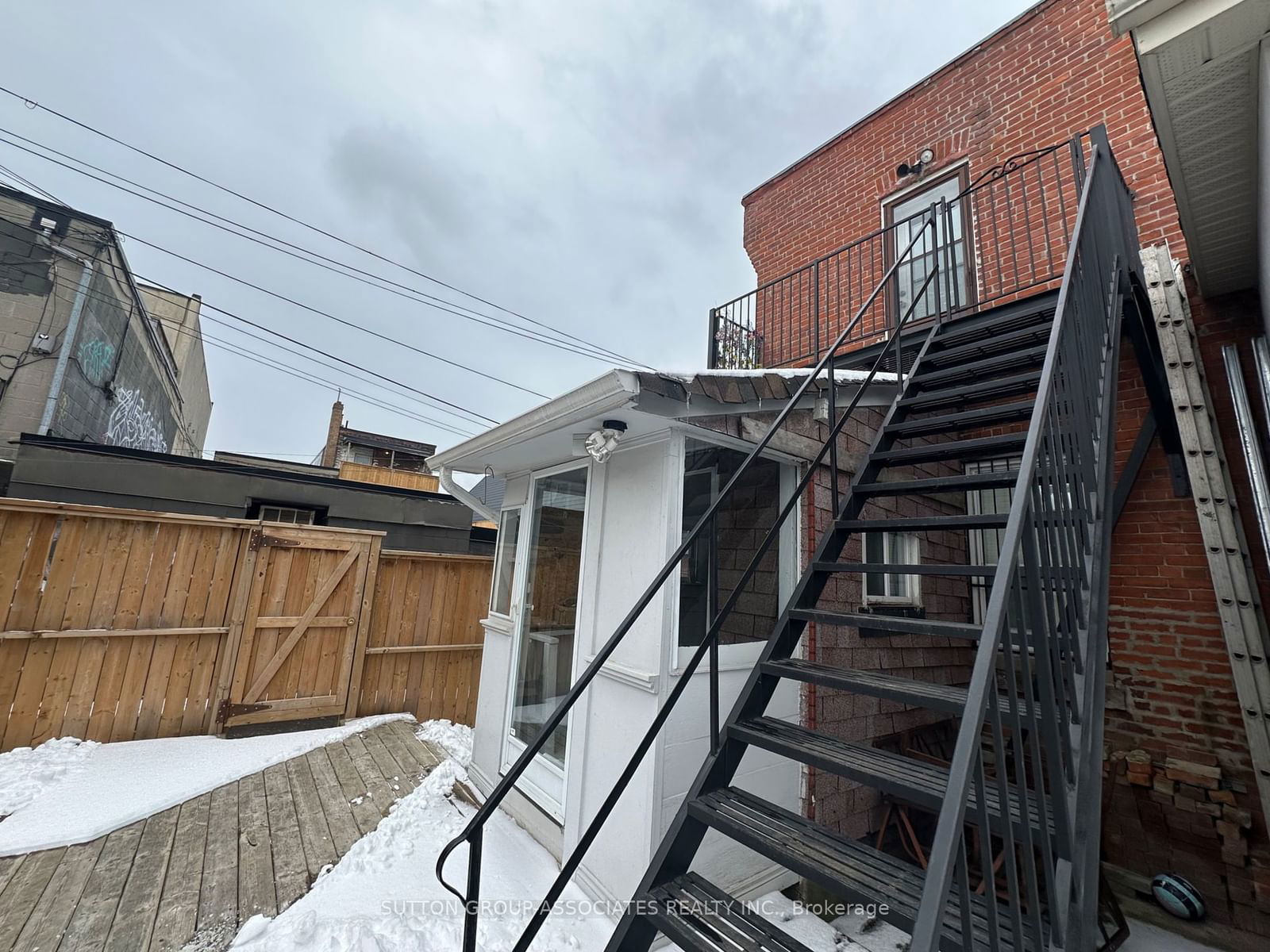 Semi-Detached House for lease at Upper-195 Montrose Avenue, Toronto, Palmerston-Little Italy, M6G 3G6 - MLS: C11951362