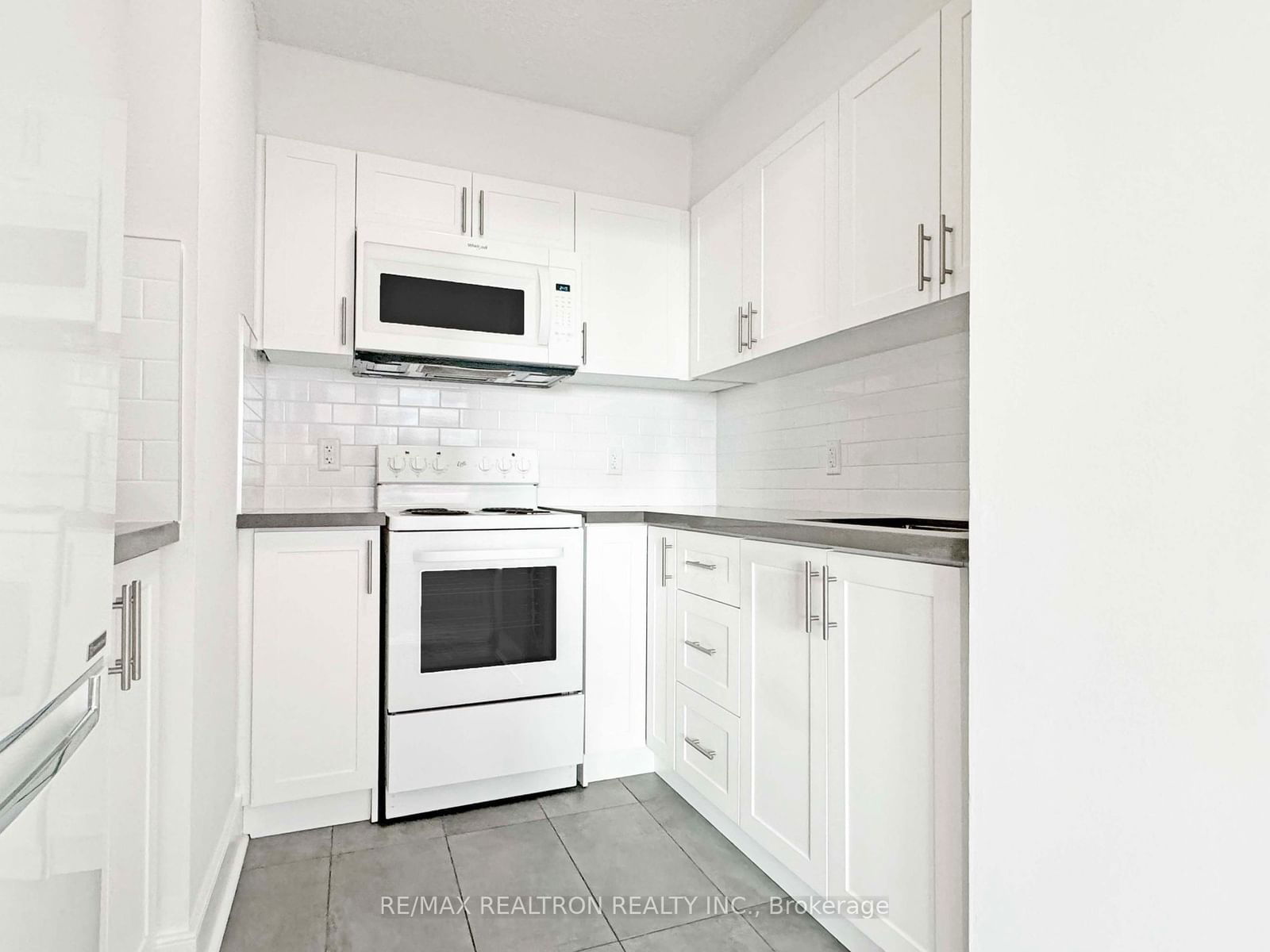 Condo for lease at 606-33 Isabella Street, Toronto, Church-Yonge Corridor, M4Y 2P7 - MLS: C11951475