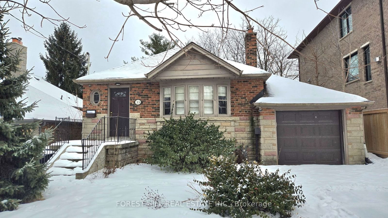 Detached House for sale at 33 Burncrest Drive, Toronto, Bedford Park-Nortown, M5M 2Z2 - MLS: C11952164