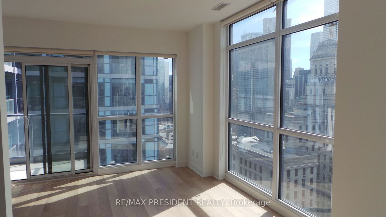 Condo for lease at 2402-210 Simcoe Street, Toronto, Kensington-Chinatown, M5T 0A9 - MLS: C11952886