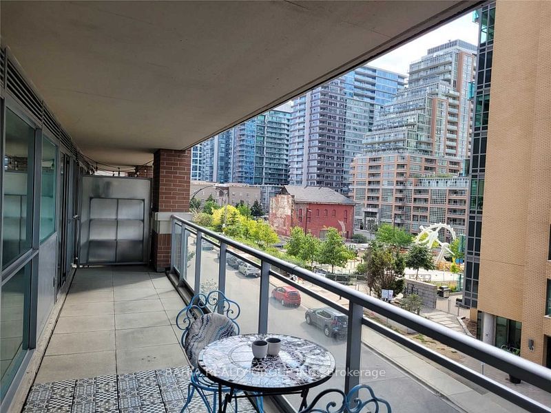 Condo leased at 208-100 Western Battery Road, Toronto, Niagara, M6K 3S2 - MLS: C11952967