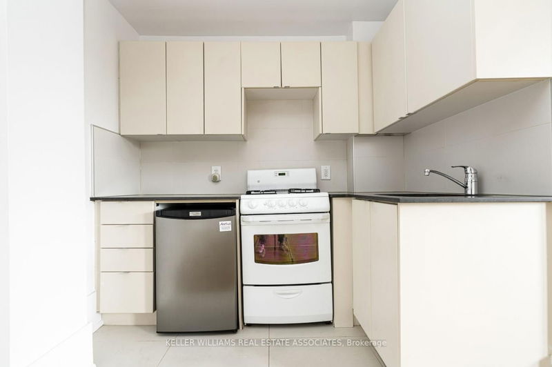 home for lease on 407-160 Huron Street