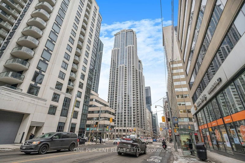 home for sale on 1110-763 Bay Street
