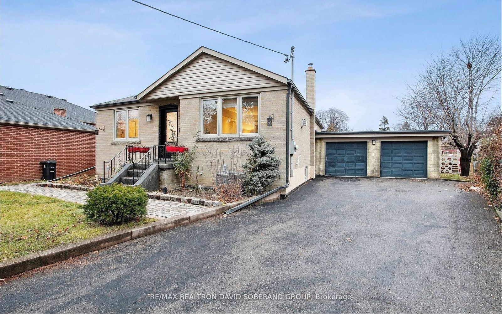 Detached House sold at 19 Vinci Crescent, Toronto, Clanton Park, M3H 2Y6 - MLS: C11953470