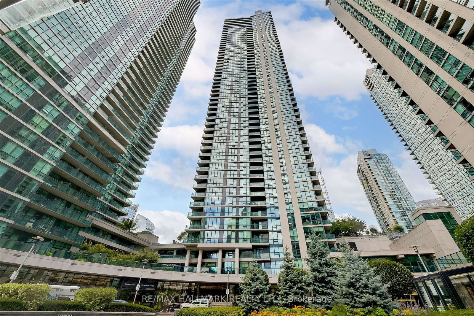 Condo for sale at 1209-18 Harbour Street, Toronto, Waterfront Communities C1, M5J 2Z6 - MLS: C11953987