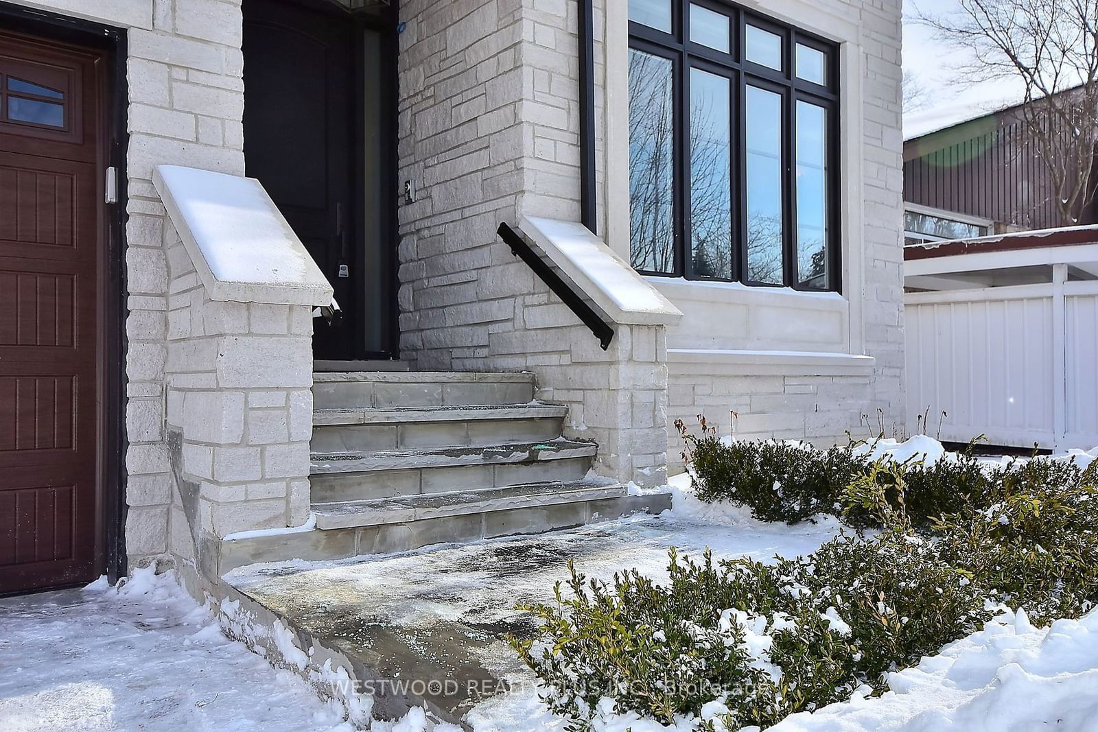 Detached House sold at 5 Norden Crescent, Toronto, Banbury-Don Mills, M3B 1B5 - MLS: C11954264